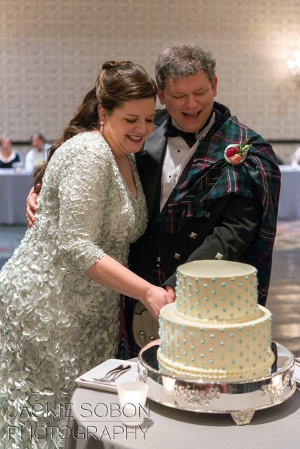 Cutting the bride's cake